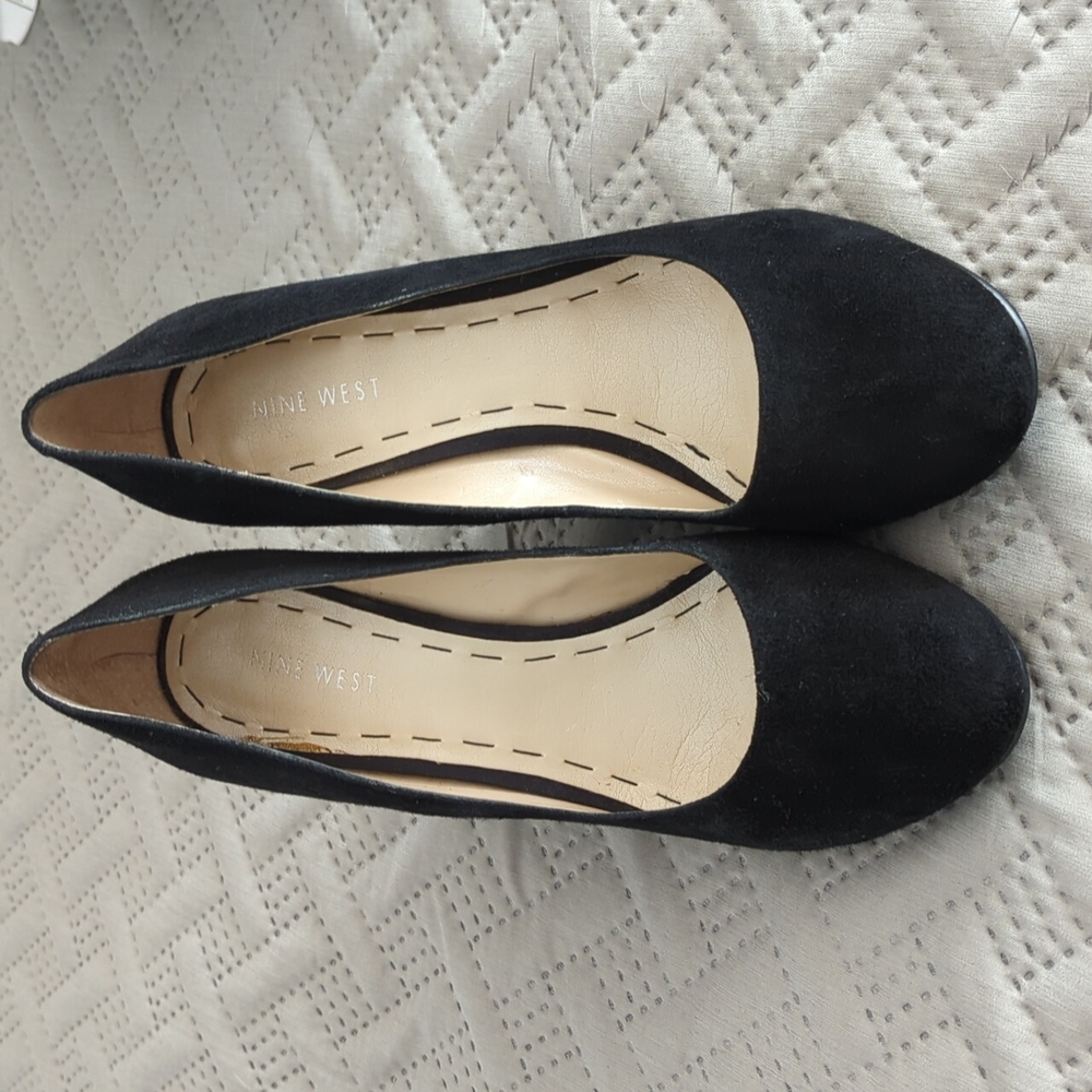 Nine West Black suede wedge pump